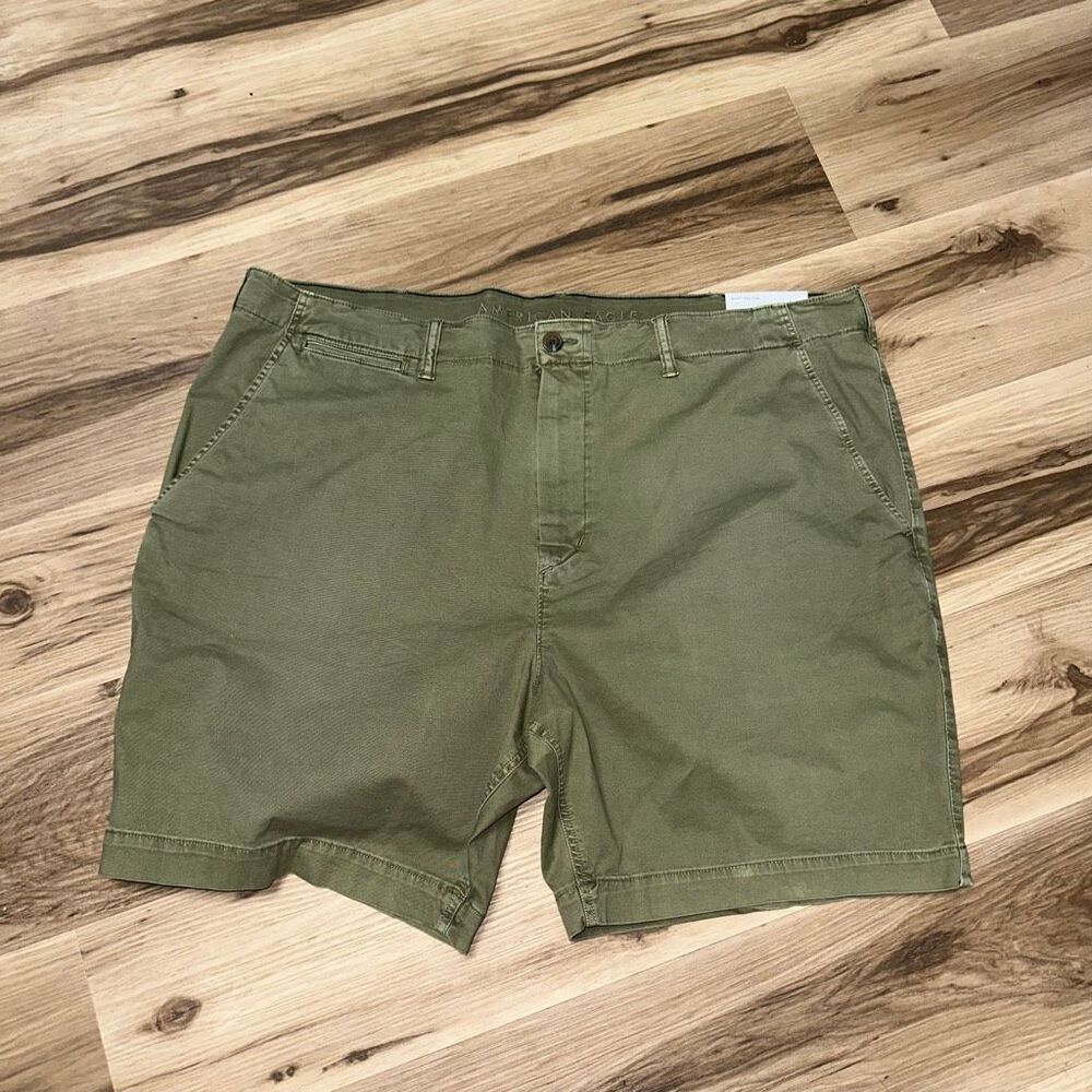 American Eagle green classic 8” 46 normcore flat front shorts